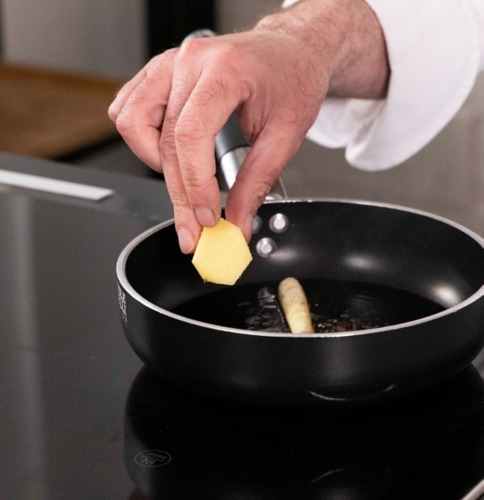 Tartare di tonno e capesante, su brodetto di zenzero in salamoia - Fresco  Pesce