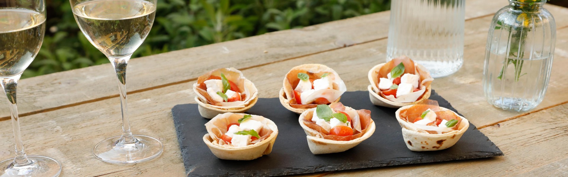 tartellette-salate-ripiene-culatta-mozzarella-pomodorini