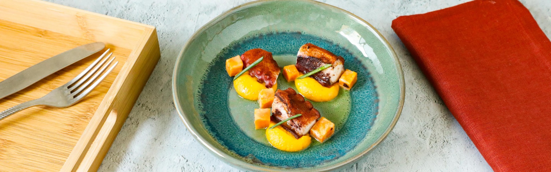 tentacoli-di-polpo-su-crema-di-carote