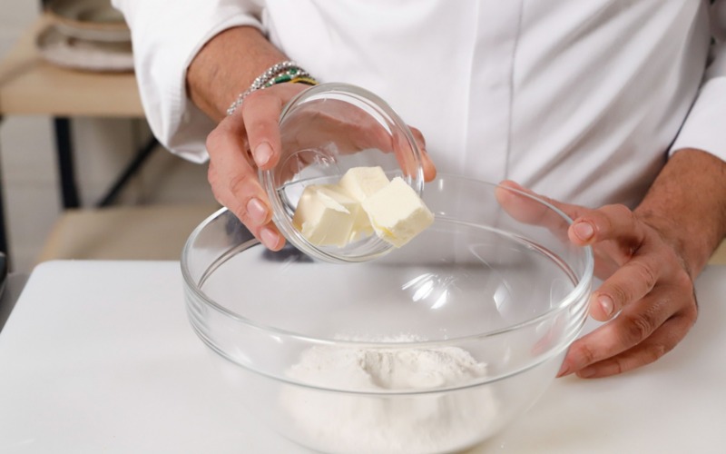 amalgamare burro farina