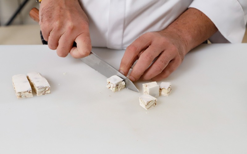 tritarlo grossolanamente 