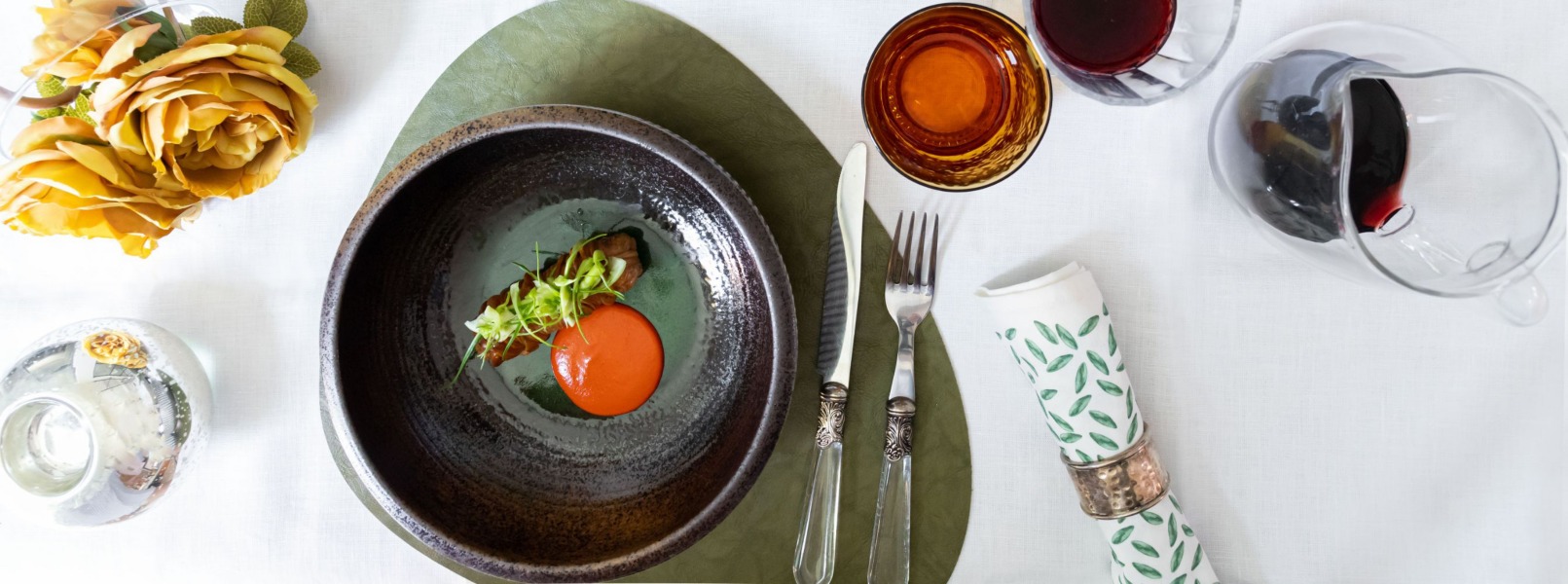 Torcinelli con erbe e salsa di peperone crusco