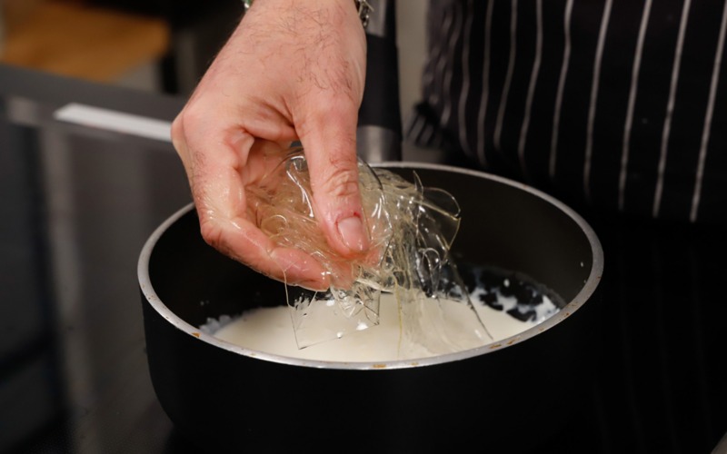 sciogliere panna e colla pesce