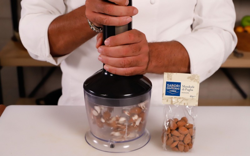 frullare mandorle
