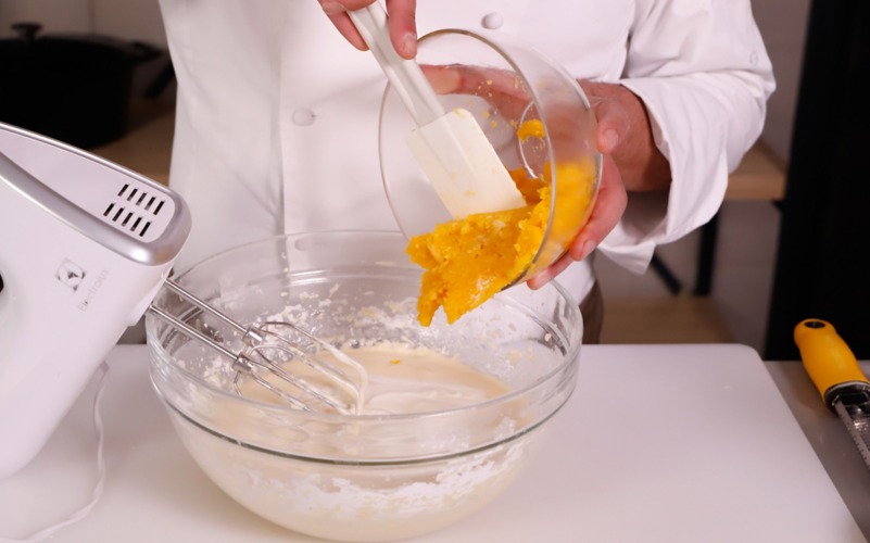 aggiungere la purea di zucca