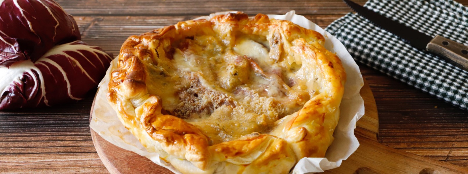 Torta salata con radicchio e gorgonzola: la ricetta per un aperitivo sfizioso