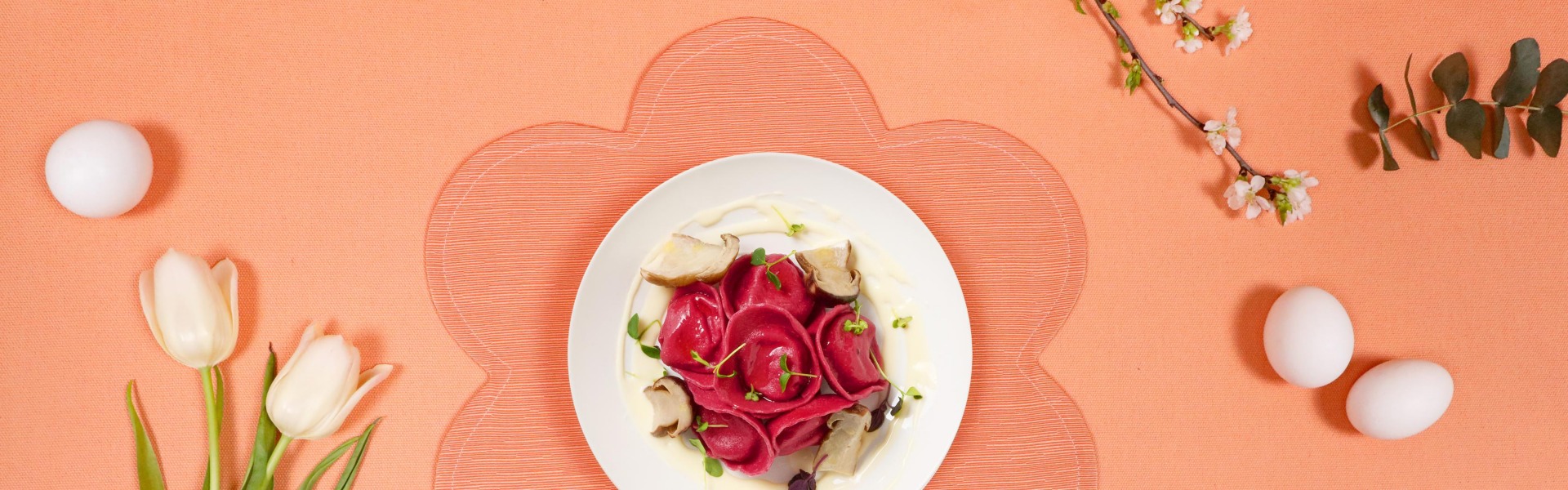 tortelli-di-barbabietola-con-fonduta-di-taleggio-e-funghi-porcini-arrostiti