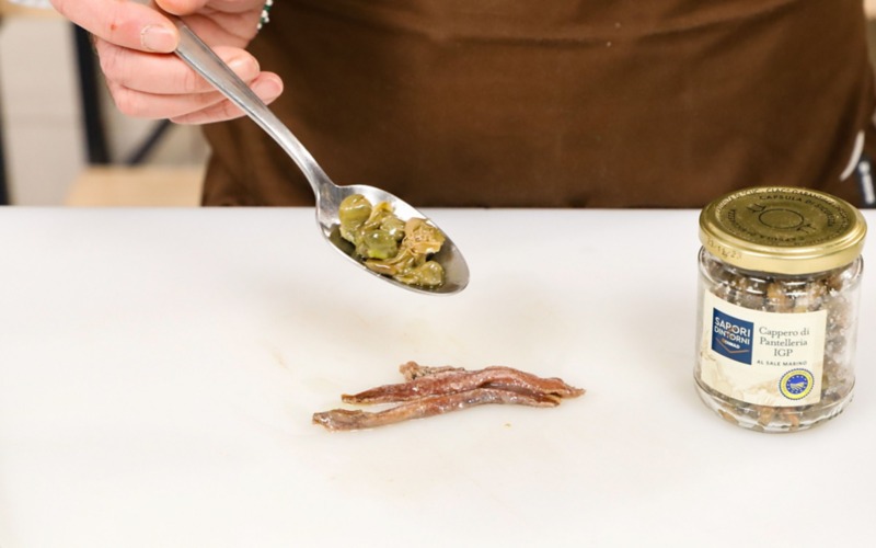 scolare alici e capperi