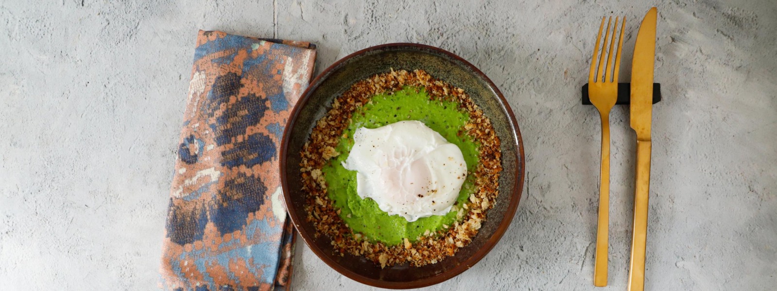 uovo-poche-crema-di-piselli