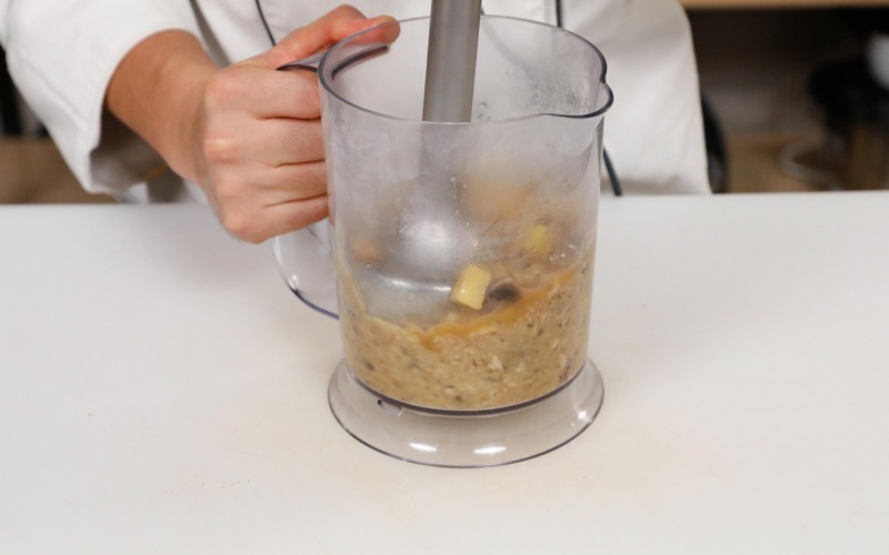 frullare il tutto e setacciare