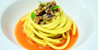 Vermicelli di Gragnano con tartare di alici e succo di carotealt
