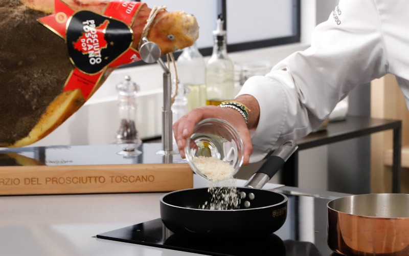 tostare pane e prosciutto