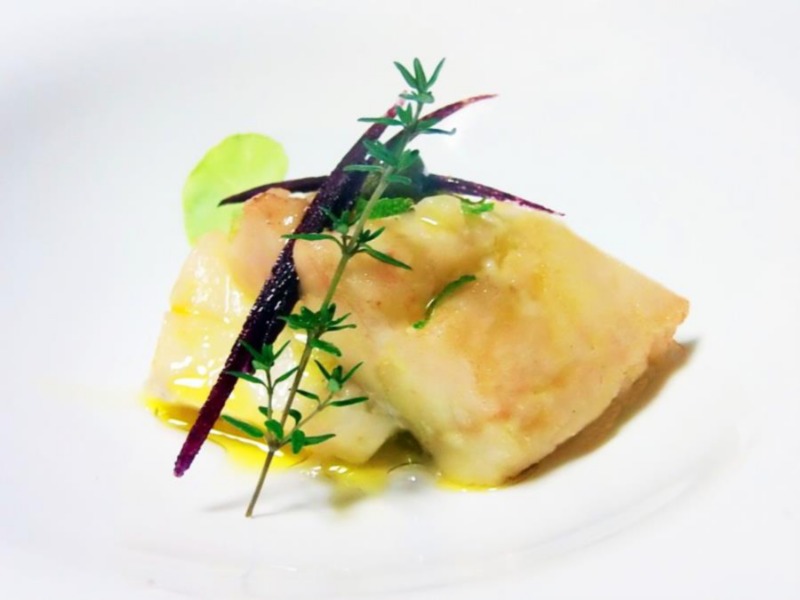 Baccalà al profumo di limone verde con timo arancio e julienne di carote viola