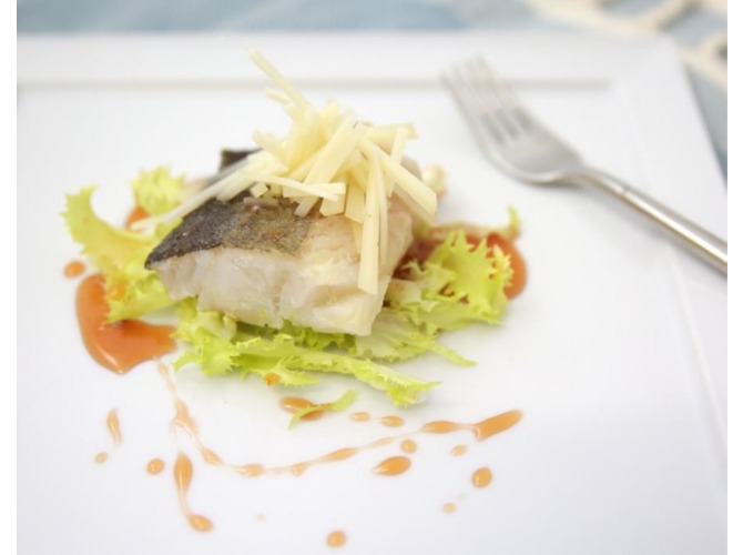 Baccalà con provolone valpadana Dop, indivia e aceto di melealt