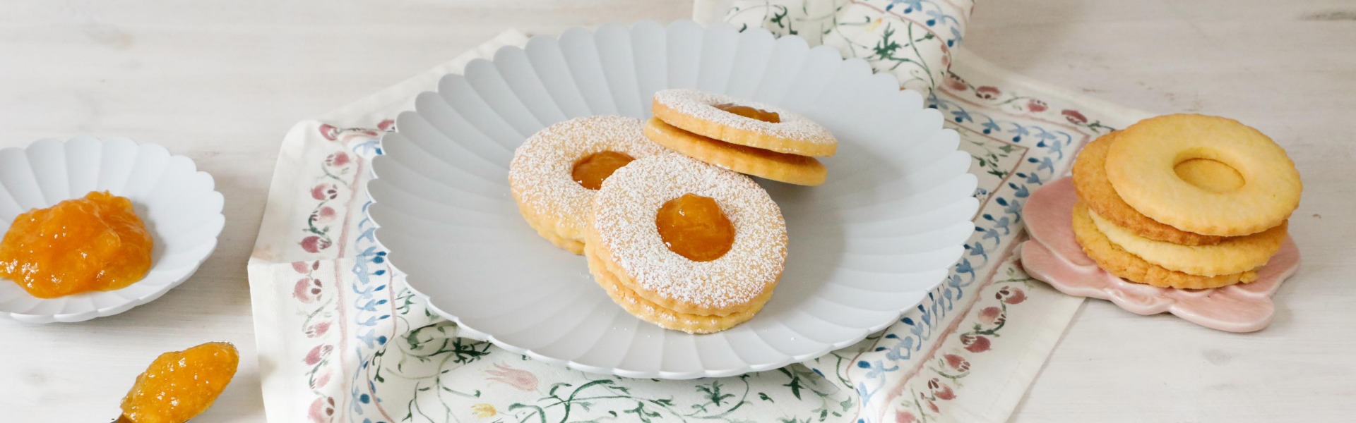 biscotti-occhi-di-bue-con-confettura