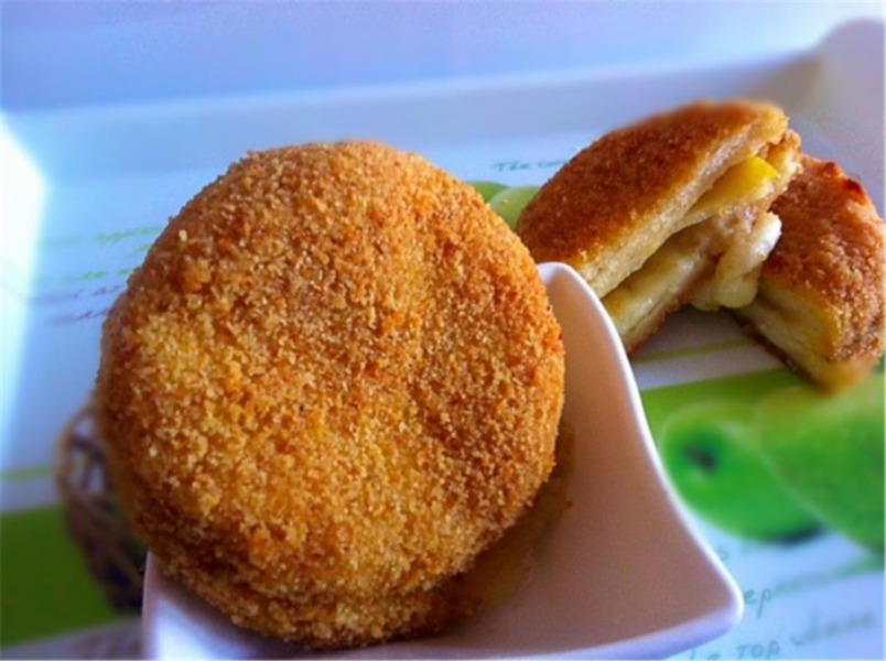 Bocconcini di mozzarella di bufala in carrozza con fettine di mela Granny Smith 