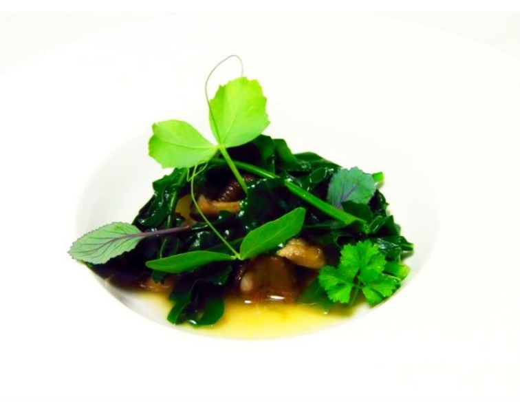 Brodo dashi vegan di funghi shiitake con cavolo nero