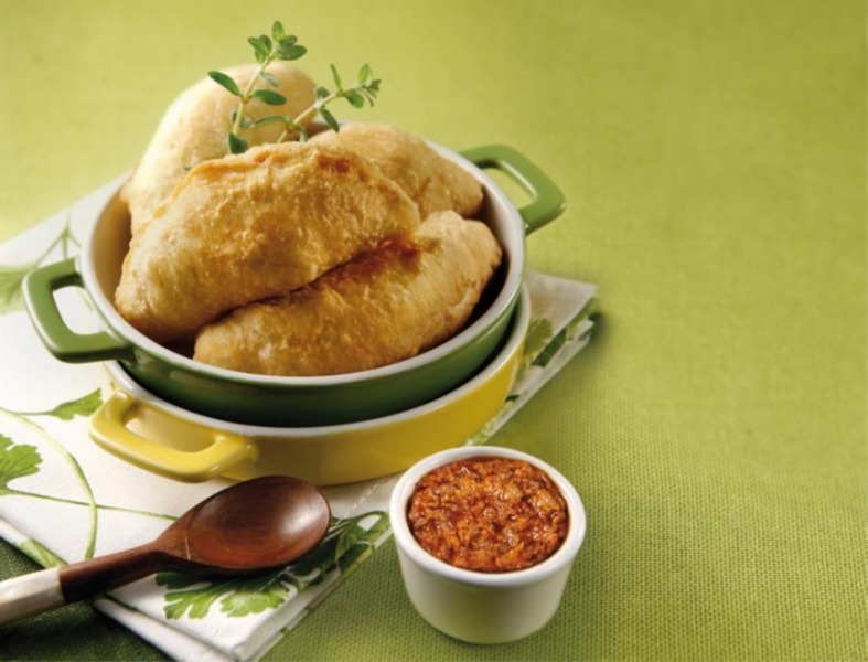 Calzoncino con mozzarella di bufala e pesto rosso