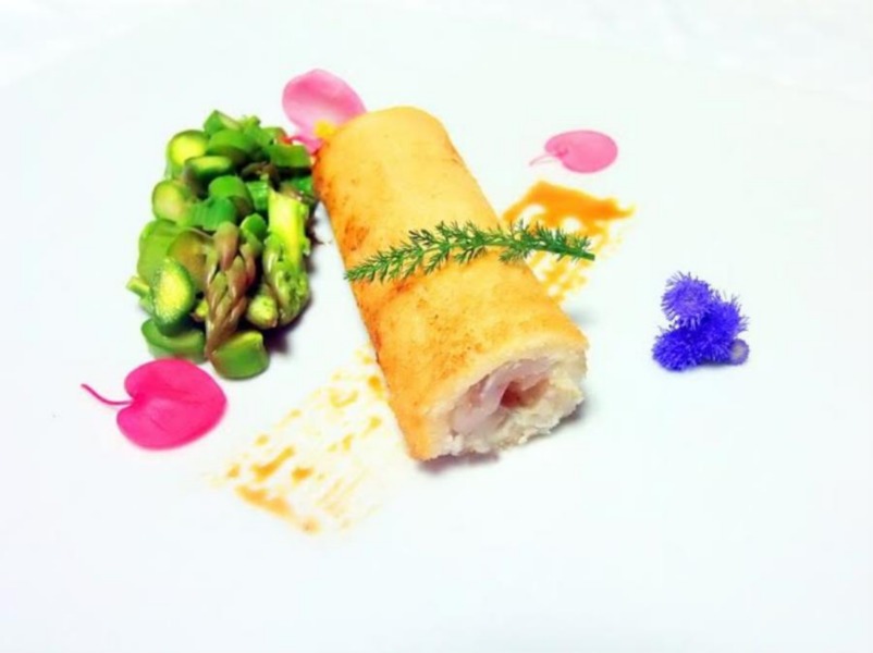 Cannolo croccante con branzino e chantilly di ricotta