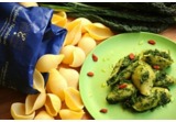 Conchiglioni al pesto di cavolo nero con semi di gojialt