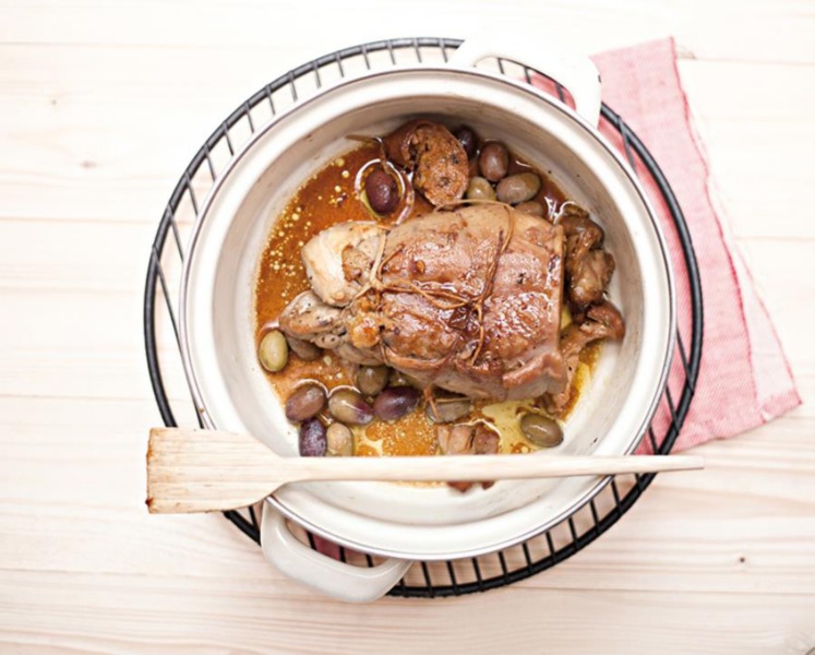 Coniglio ripieno alla ligure con olive taggiasche e frittata