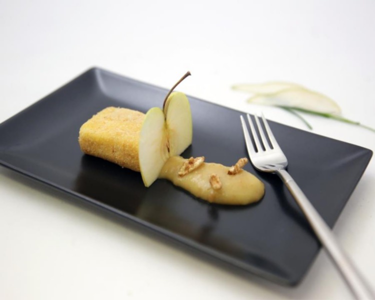 Crocchette di taleggio Dop, mele e noci