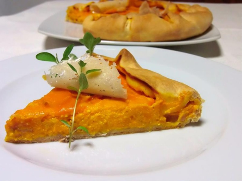 Crostata salata di pasta brisè con crema di zucca