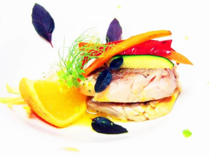 Dentice su pietra ollare con dressing agli agrumi