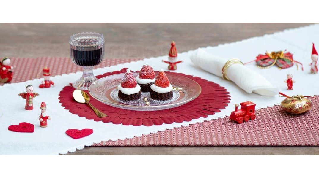 Babbo Natale di pan di spagna e panna montata: i dolci di Natale per i bimbi