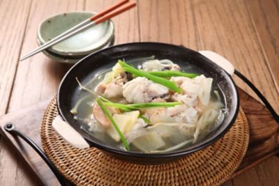 Fagottino di coda di rospo fasciata nel lardo di colonnata Igp con purea di patate e tartufo neroalt