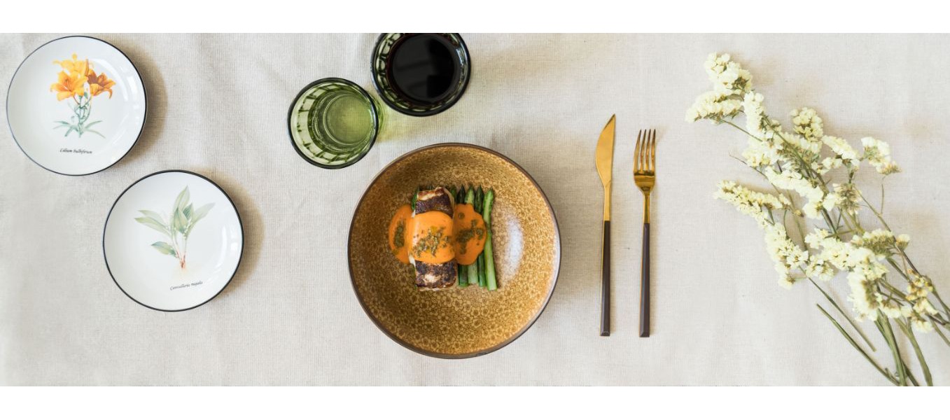 Filetto di gallinella in padella con asparagi e pomodorini