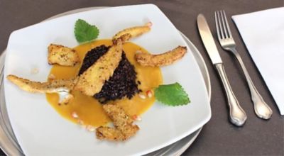 Filetto di platessa croccante con riso venere e crema di zuccaalt