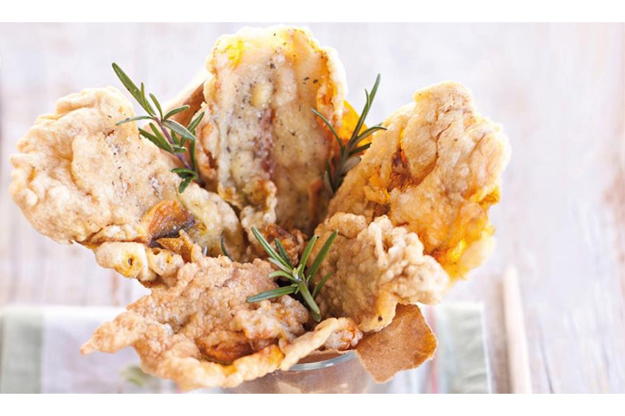 Fiori di zucchine ripieni con mozzarella di bufala e alici