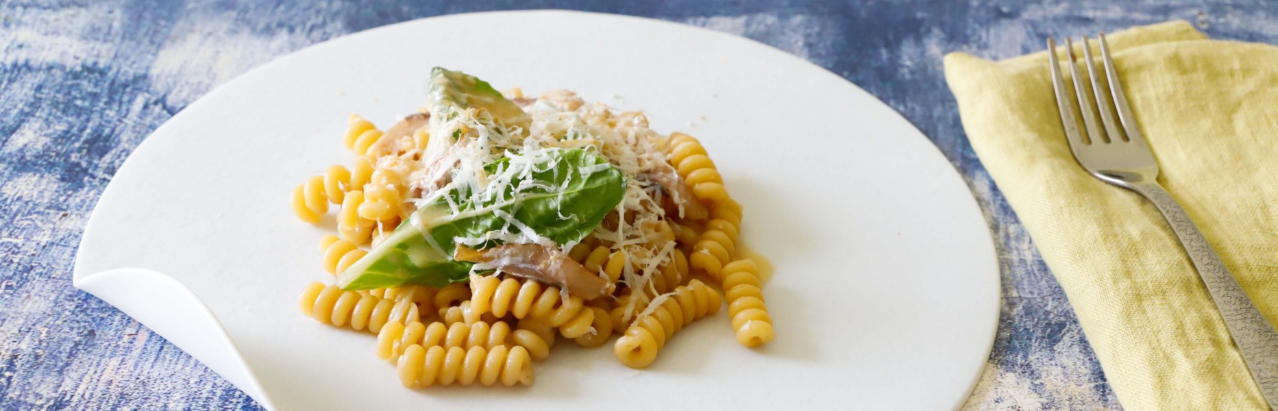 Fusillo corto con aringa, biete e ricotta affumicata