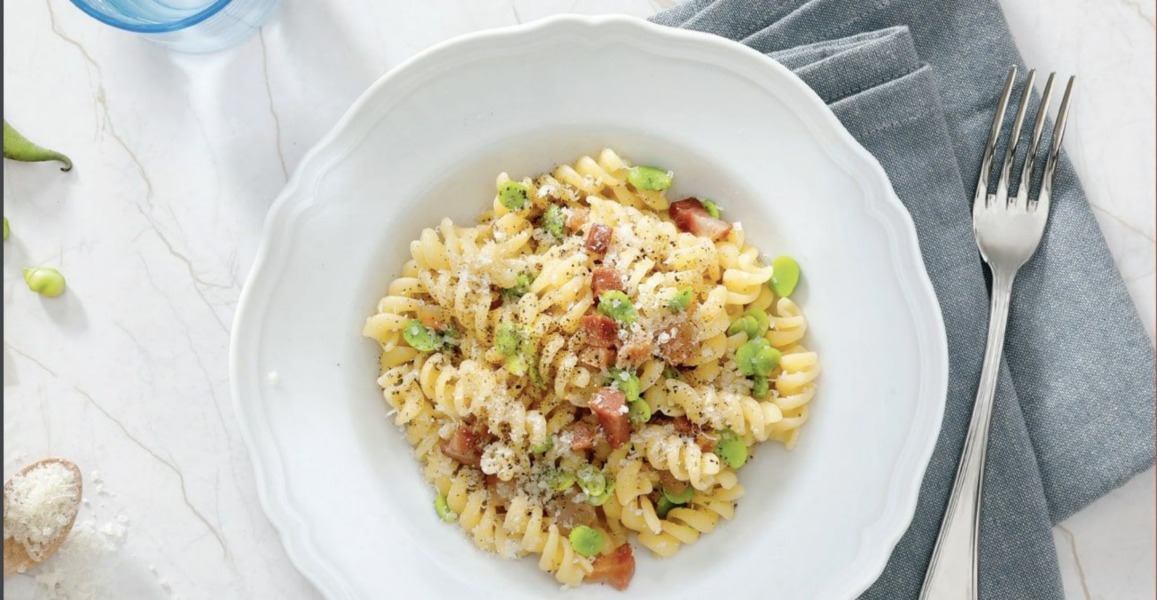 Fusilli con crema di fave, guanciale e pecorino 