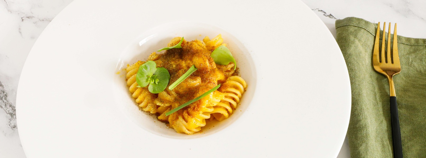 Fusilloni giganti, bottarga, datterino giallo e Caciocavallo