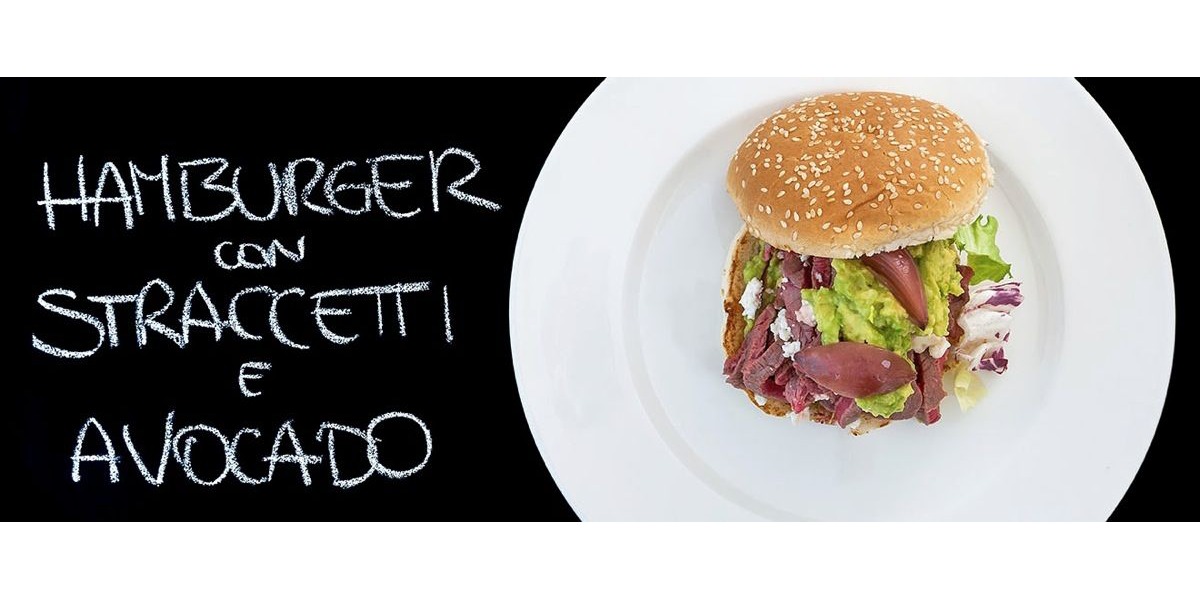 Hamburger con straccetti di carne, ricotta e avocado