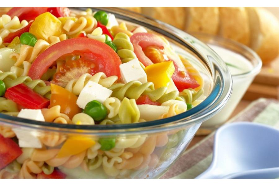 Insalata di pasta e verdure: ricetta estiva leggera