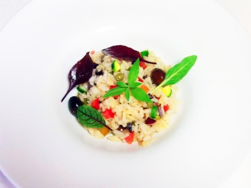 Insalata di riso vegan in agrodolce