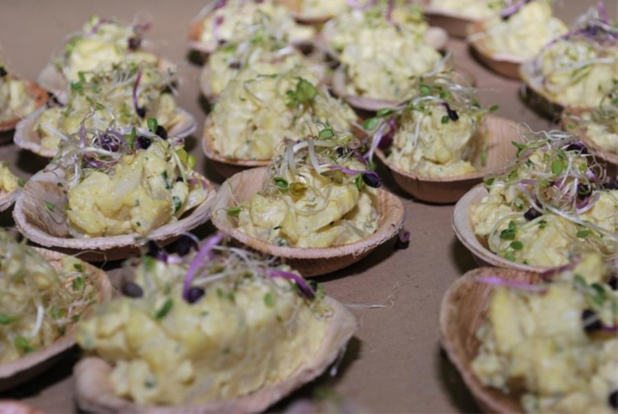 Insalata russa di cavolfiori ed erba cipollina 