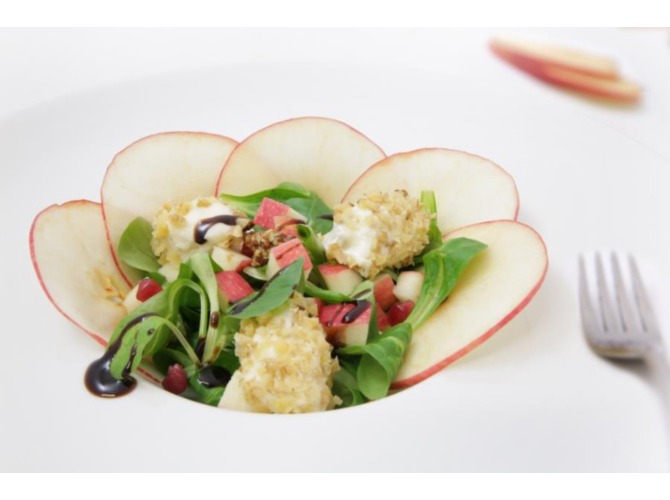 Insalatina con mela Pink Lady e formaggioalt