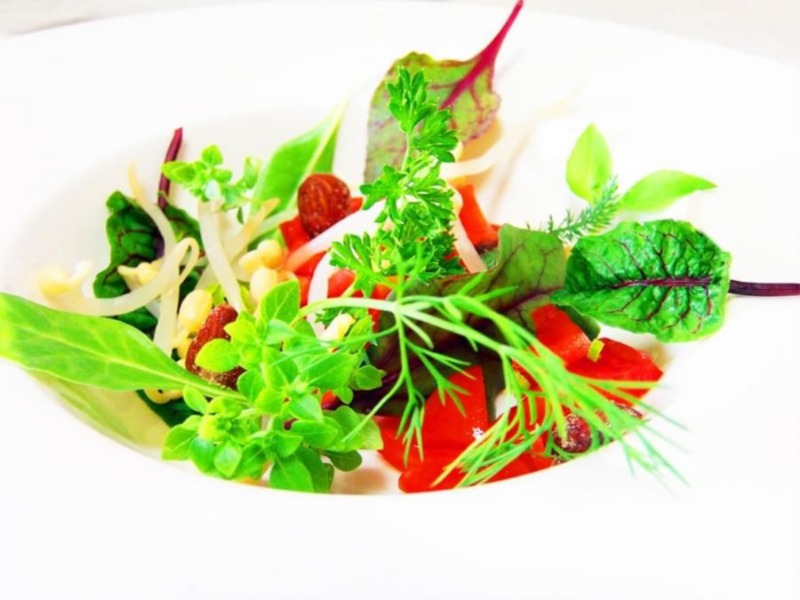 Insalatina di germogli di soia e misticanza