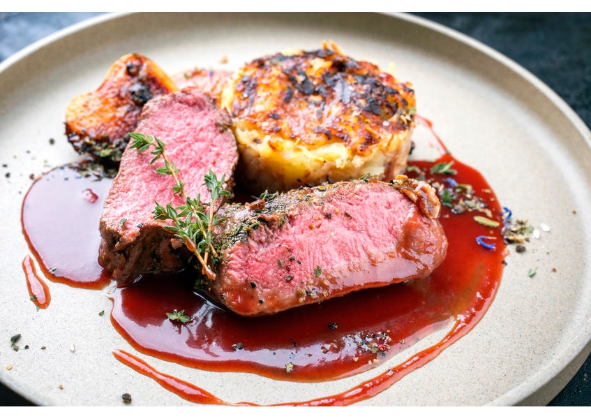 Lombo di cervo con salsa al Refosco