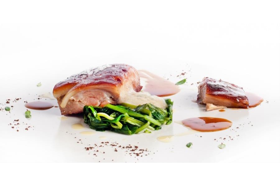 Maialino da latte con spuma di senape