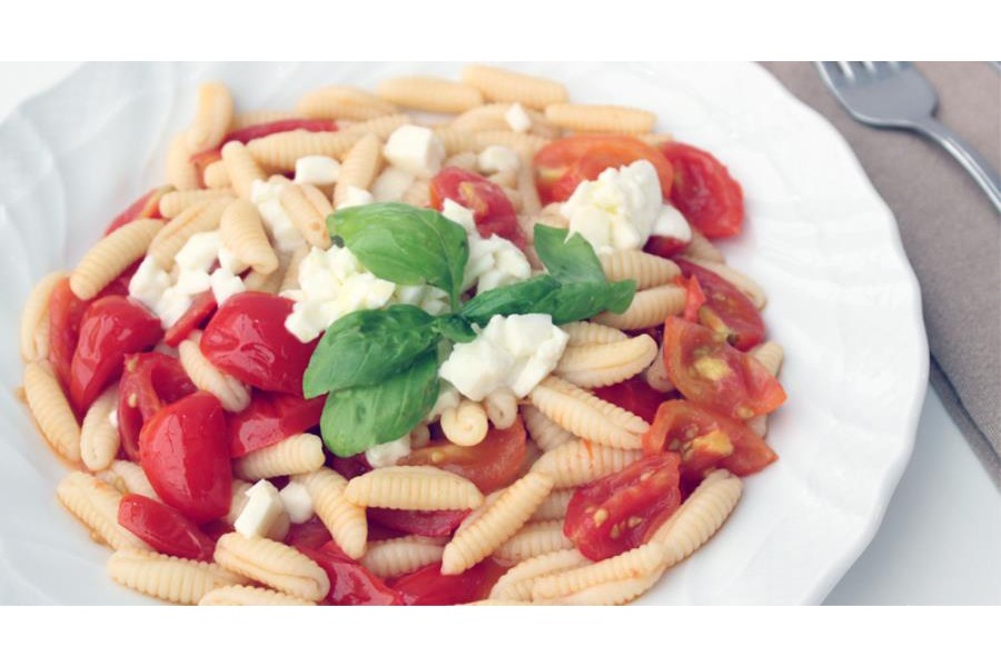 Malloreddus con mozzarella di bufala e pomodori pachino