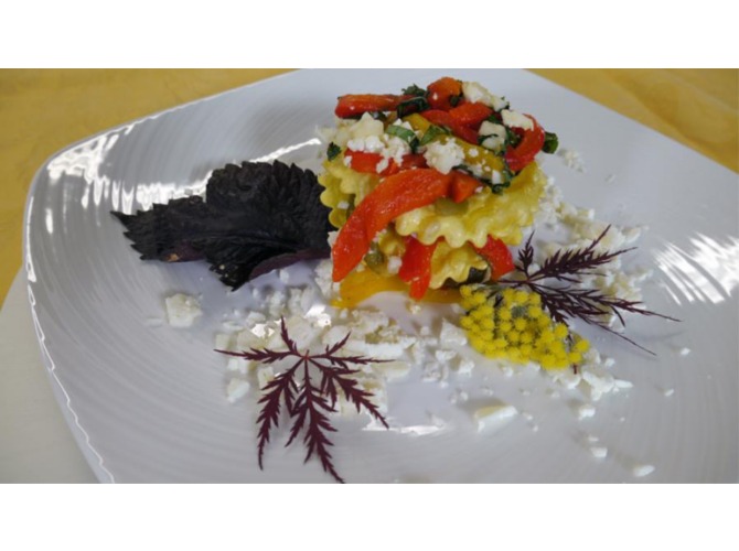 Millefoglie ai peperoni e Salva Cremasco DOP al profumo di salvia elegancealt