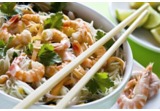 Noodles con gamberi e julienne di verdurealt