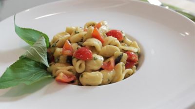Orecchiette pugliesi con melanzane e pecorino di fossaalt