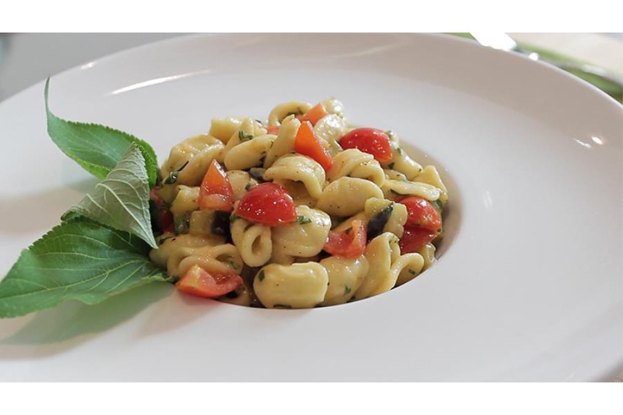 orecchiette-con-melanzane-e-pecorino