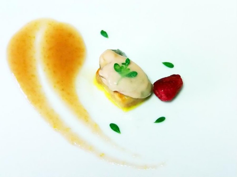 Ostriche in gelatina su crema di pere nashi